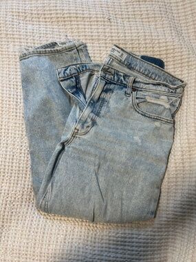Abercrombie & Fitch Light Blue Mom High-Rise Jeans